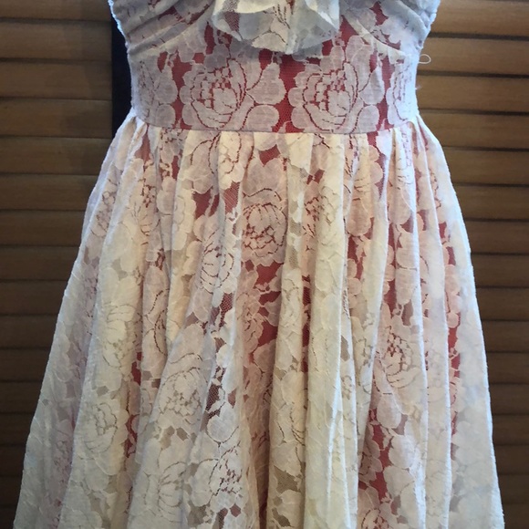 Gorgeous Chelsea & Violet Cream &Coral Lace Dress - Picture 4 of 7